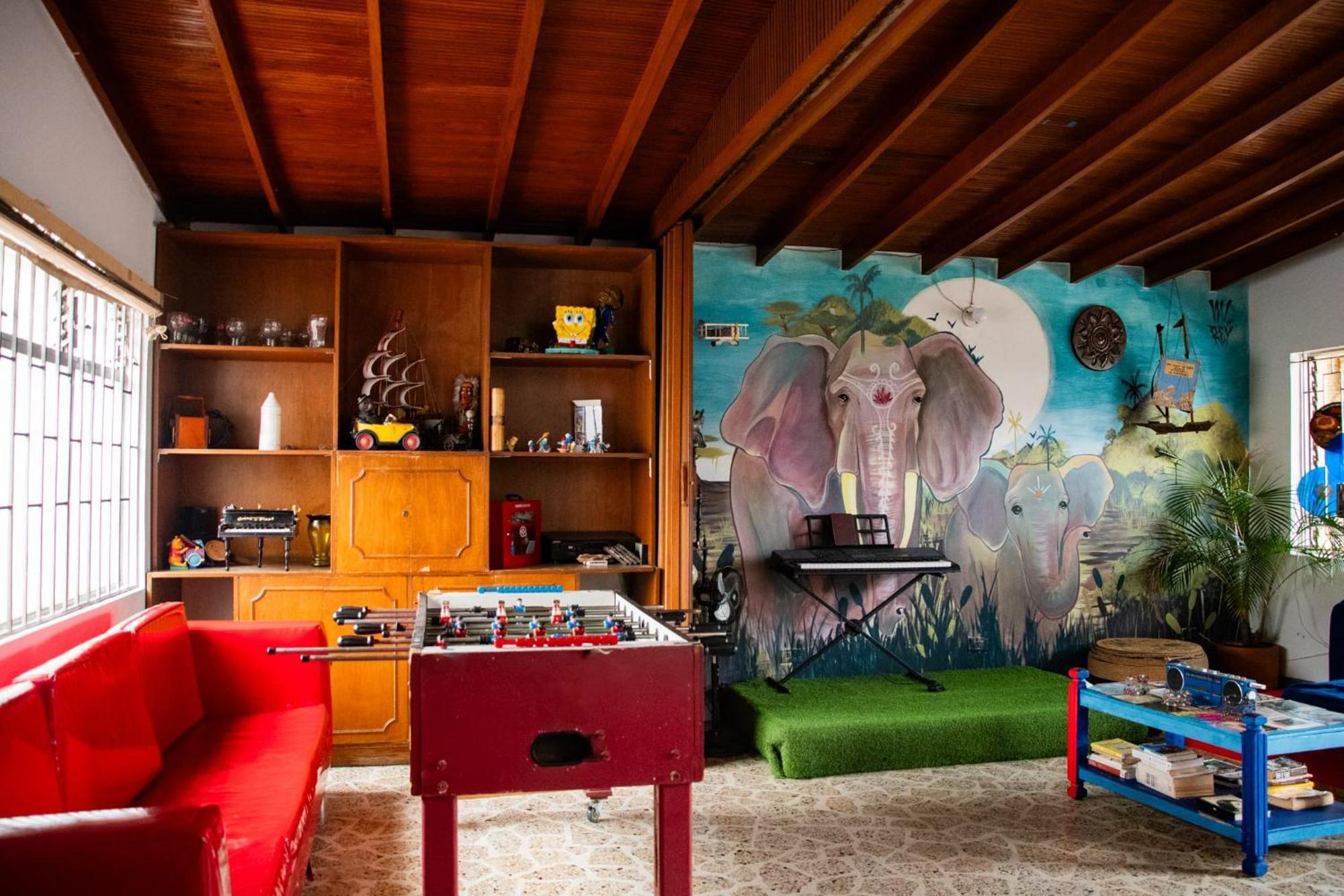 Casa Almarita - Hostal, Bar Y Restaurante Medellín Exteriér fotografie