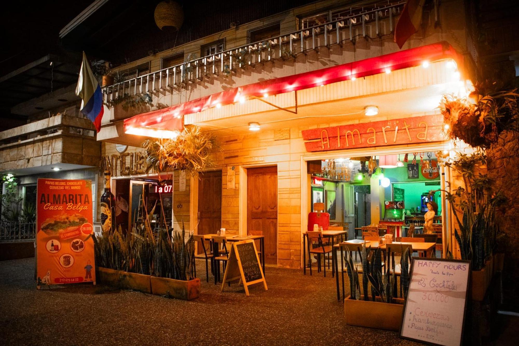 Casa Almarita - Hostal, Bar Y Restaurante Medellín Exteriér fotografie